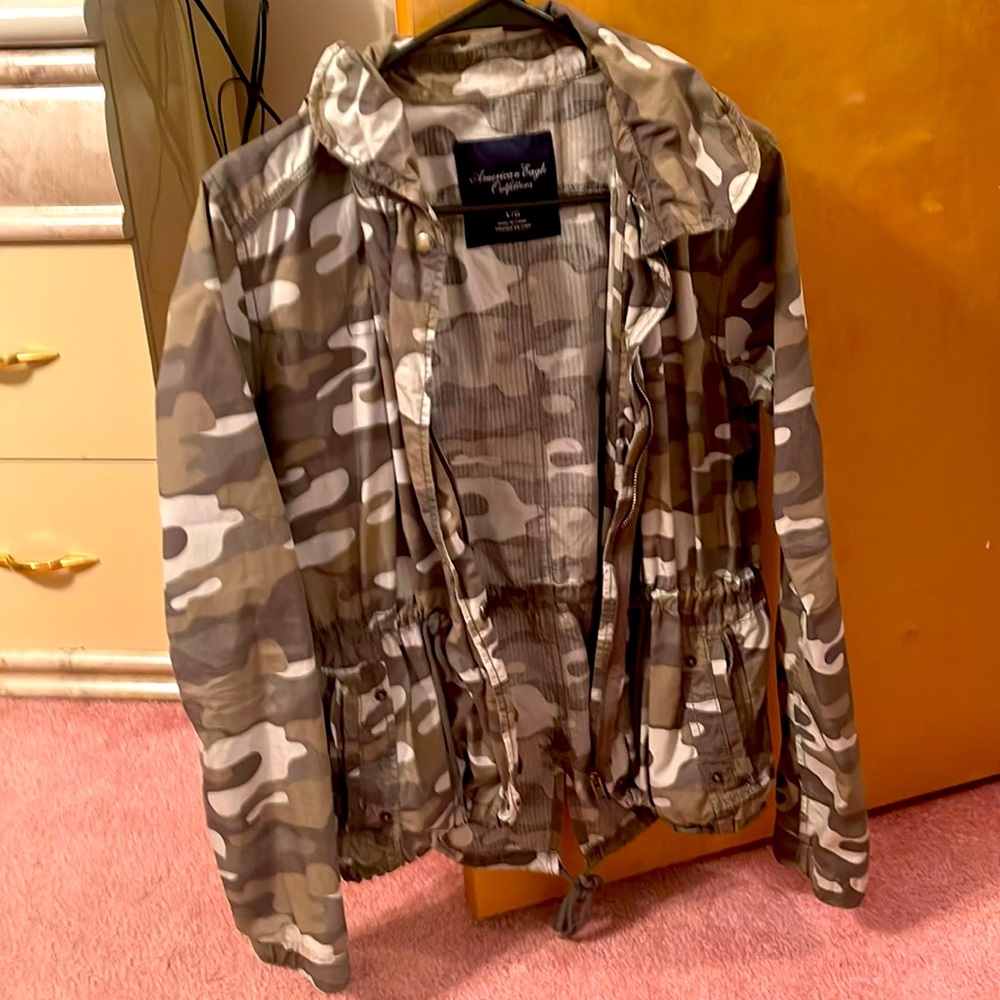Camo American eagle outfitter wind breaker jacket